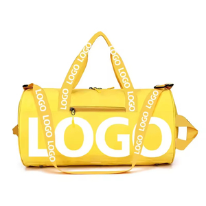 กระเป๋าเดินทางแบบถือสะพายขนาดใหญ่กันน้ำสำหรับออกกำลังกาย สีชมพู พร้อมโลโก้แบบกำหนดเอง - Product Image 4