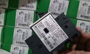 Оригинальный SCHNEIDER 3-фазный 3AC 380-480 В реле управления напряжением RM22TR33 - Product Image 2