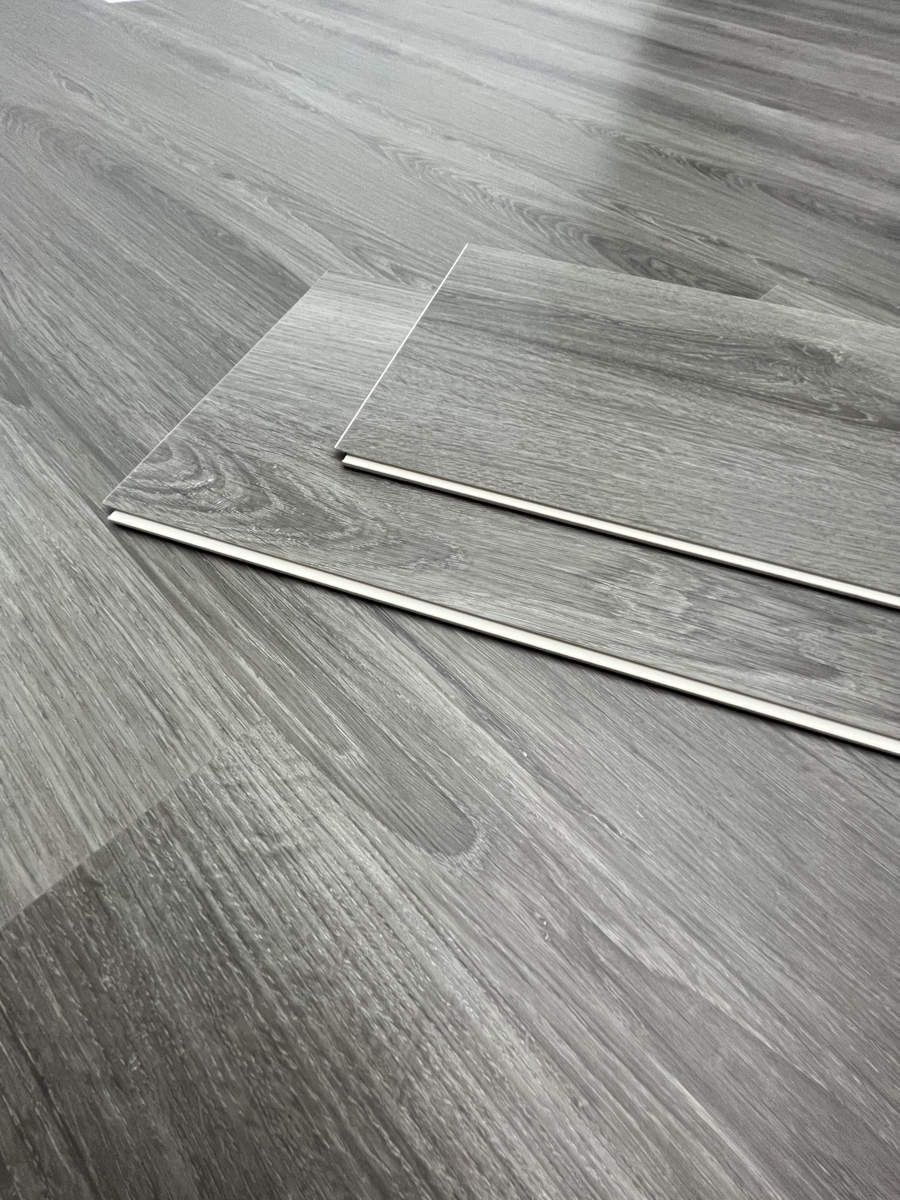 สีเทาอ่อน