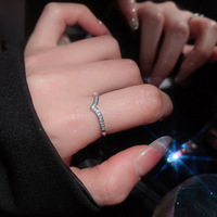 Cincin Pernikahan Modern Bunga Iris Zirkon Berlapis Tembaga Mewah Ringan dan Elegan, Perhiasan Tangan Terbuka Sederhana Modis untuk Wanita