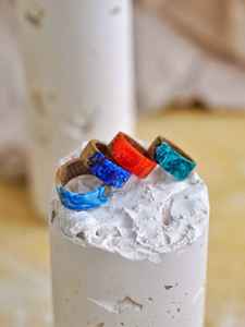 Anillo de Dedo de Resina y Madera Premium para Hombre y Mujer con Acabado Liso, Textura de Madera Natural y Diseño Moderno Hecho a Mano - Product Image 6