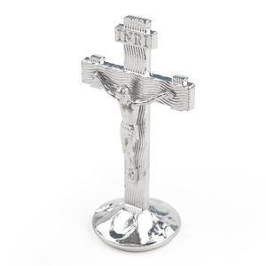 Salib Yesus Katolik Berdiri dengan Perekat, Tekstur Perak, dengan Tanda INRI - Product Image 3