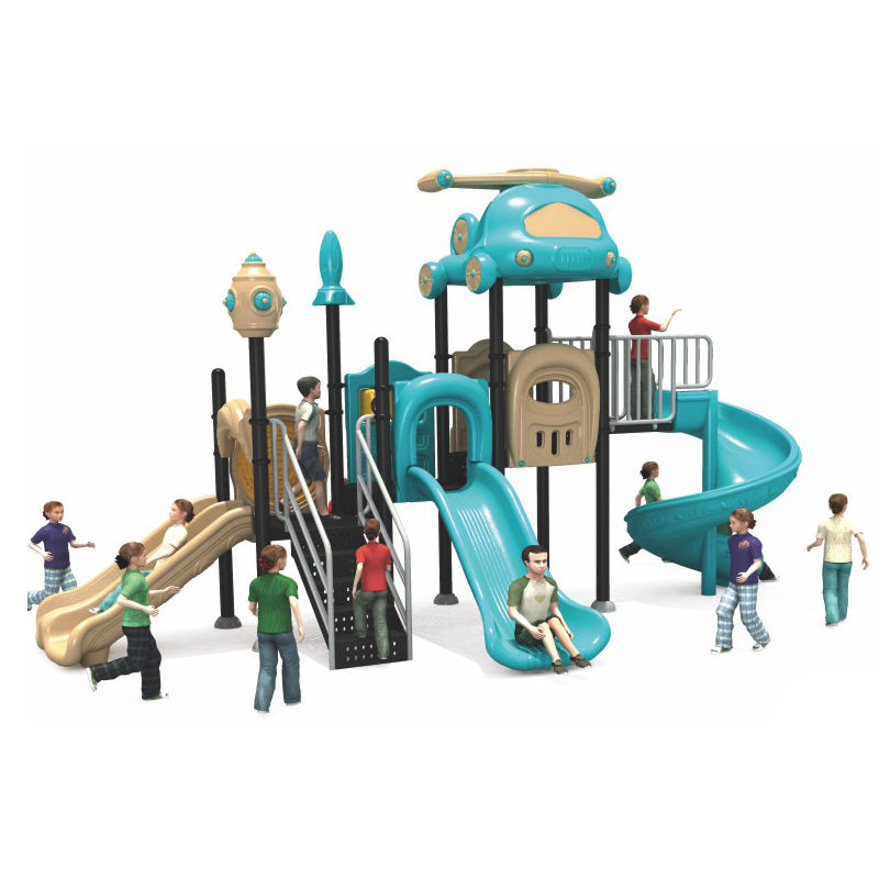 สนามเด็กเล่นกลางแจ้งพร้อมสไลด์หลายอันสำหรับเด็ก