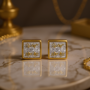 Orecchini a Perno E1395 in Oro con Diamante Taglio Principessa, Montatura a Castone, Design Geometrico Classico Unisex per Uso Quotidiano - Product Image 2