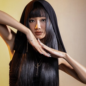 반짝이는 새틴 바이어스 스커트 세트 여성 카울 넥 탑 정사이즈 무릎 위에 맞는 데일리 착용 200gr 저지 원단 베트남 브랜드 - Product Image 2