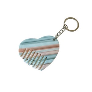 หวีรูปหัวใจดีไซน์ใหม่ปี 2026 แฟชั่นสร้างสรรค์  อะซิเตทสีแดง พวงกุญแจ DIY สายคล้อง<span class=keywords><strong>โทร</strong></span>ศัพท์ จี้ห้อยกระเป๋า ของขวัญโปรโมชั่นขายส่ง - Product Image 6