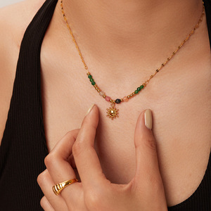 Collar con colgante de sol de piedra natural chapado en oro de estilo europeo con cuentas coloridas para mujer, joyería de moda - Product Image 3