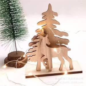 Décoration de Noël en bois, sapin et cerf découpés au laser, à suspendre pour la décoration de la maison pendant les fêtes - Product Image 1