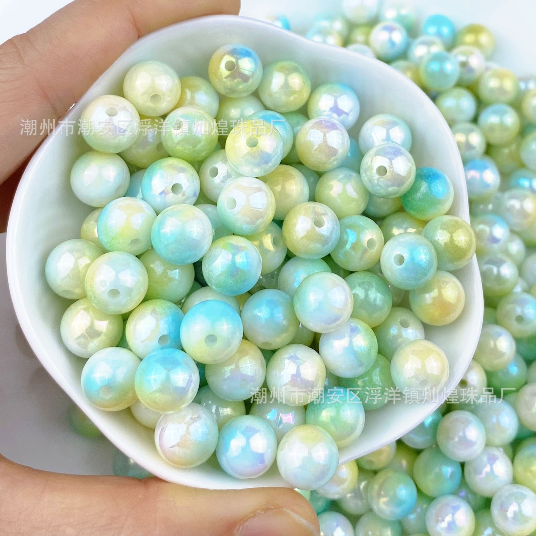 Herbe Aurora, verte et jaune avec des pores droits