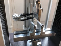 Machine d'essai de traction universelle avec mâchoires à coin, capacité de 20KN, précision de 1%, moteur servo, largeur effective de 390mm