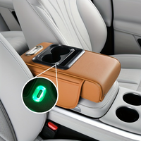 Coussin d'accoudoir de voiture multifonction avec interface de charge Type-C intégrée, porte-gobelet, support de téléphone et boîte de rangement pour mouchoirs