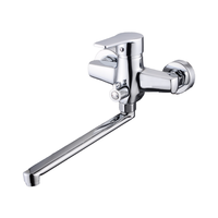 Robinet de bain moderne à poignée unique, finition chrome poli, mitigeur baignoire-douche avec barre coulissante, design contemporain