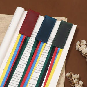 Marque-page en cuir véritable Crazy Horse avec marqueurs de ruban graver au laser à la main deux côtés marques de livre magnétiques - Product Image 3