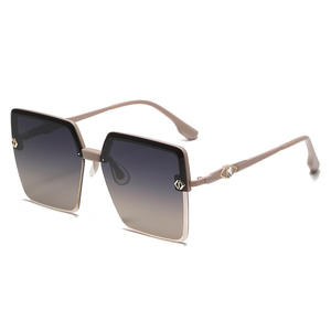 Gafas de sol cuadradas de gran tamaño estilo europeo para mujer, montura negra, lentes TAC, protección solar polarizada antideslumbrante UV400 - Product Image 2