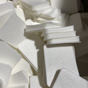 Pansement médical absorbant 6x8cm blanc non tissé pour soins des plaies - Product Image 3