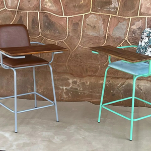 Chaises de bar modernes en bois de noyer et chêne avec pieds en métal, table pliante intégrée, tendances Jodhpur, mobilier industriel - Product Image 1