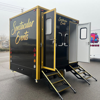 Remorque de toilettes mobiles robuste pour chantier de construction avec grand réservoir de déchets, ventilation et intérieur facile à nettoyer