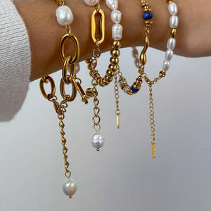 Venta al por mayor de pulseras de perlas con cadena cubana de acero inoxidable chapadas en oro de 18 quilates para mujer, personalizadas y de gran venta. - Product Image 6