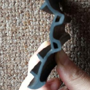 Toptan özelleştirilmiş kapı u şekli kenar koruma şeridi kauçuk tpe ekstrüzyon high-end contalar - Product Image 3