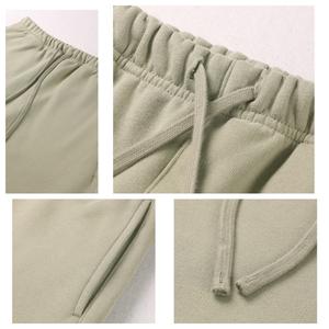 กางเกงวอร์มขาบานทรงตรงผ้าฝ้ายหนานุ่มปักโลโก้แบบนูนพิเศษสำหรับผู้ชายทรงหลวมโอเวอร์ไซส์ - Product Image 3