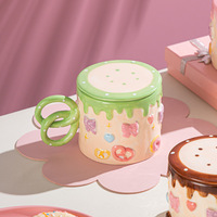 Mug à café en céramique décoratif 3D motif gâteau à la crème avec couvercle et poignée en spirale pour enfants, idéal pour les fêtes et les cadeaux de vacances