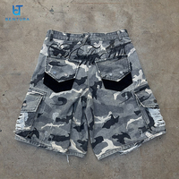 Shorts en jean déchirés et délavés pour hommes, avec imprimé camouflage DTG personnalisé, patchwork et ourlet brut, par BENTURA