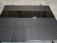 Pintu Garasi Seksional Modern Berbahan Aluminium dengan Tampilan Kayu, Otomatis, Berpalang Vertikal, Model Villa, Gerbang Tersembunyi