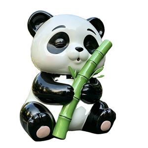 Sculpture de panda noir et blanc brillant en résine de fibre de verre pour parcs d'attractions, jardins botaniques et aménagements urbains - Product Image 1