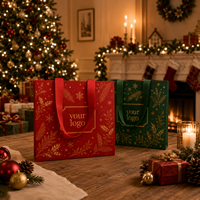 Sacs cadeaux personnalisés pour les fêtes en rouge et vert avec cadre de logo en feuille d'or pour les propriétaires de marques et les chaînes de magasins de détail