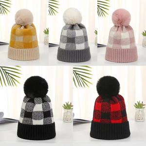 M 0369 dames automne hiver chapeaux Simple plaid tricot chapeau coréen capuche épaisse laine chaude acrylique pom pom bonnet - Product Image 4