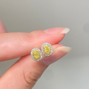 ต่างหูเพชรทรงรีสีเหลืองแฟนซีทองคำแท้ 18K ยี่ห้อซินฟลาย ประดับเพชรธรรมชาติคุณภาพระดับเฮียร์ลอม รับรองโดยบุคคลที่สาม เหมาะสำหรับทั้งชายและหญิง - Product Image 4