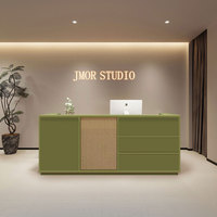 Comptoir de réception et îlot commercial minimaliste moderne en MDF, couleur crème, pour magasin de vêtements, bar ou caisse.