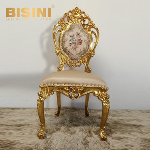 Fauteuil <span class=keywords><strong>2</strong></span> places baroque en feuille d'or avec accoudoirs sculptés et tissu beige, exclusivement destiné aux designers d'intérieur et aux développeurs immobiliers - Product Image 4