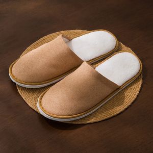 Chaussons d'intérieur blancs d'hôtel silencieux personnalisés de tissu de sieste lavable de station thermale d'orteil fermé - Product Image 4
