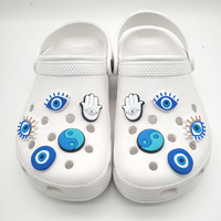Nouveaux accessoires pour chaussures de style mauvais œil, breloques pour sabots pas chers, nouveau design de breloques pour chaussures, vente en gros de breloques pour chaussures en PVC de style mauvais œil pour sandales
