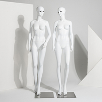 Robe de mariage de femme de mannequin de visage de mannequin de maquillage debout de corps entier de livraison rapide