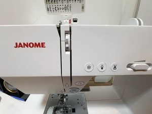 Nouvelle <span class=keywords><strong>machine</strong></span> à coudre domestique informatisée Janome DC7100 avec 100 points - Tout-en-un pour le <span class=keywords><strong>patchwork</strong></span> et la couture à domicile - Product Image 1