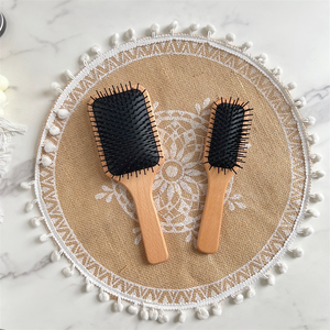 Fabricant de brosses <span class=keywords><strong>à</strong></span> <span class=keywords><strong>cheveux</strong></span> antistatiques <span class=keywords><strong>en</strong></span> <span class=keywords><strong>bois</strong></span> de hêtre <span class=keywords><strong>Brosse</strong></span> démêlante Peigne de massage du cuir chevelu Paddle Air Cushion Styling Tools for Women Men - Product Image 2