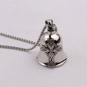 Novedad transfronteriza: Colgante de cruz vintage con efecto de aceite goteante, estilo punk para hombre, llavero de ángel con alas de plumas estilo locomotora - Product Image 3