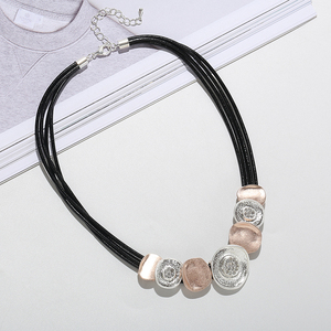 Collana robusta <span class=keywords><strong>di</strong></span> dichiarazione del Choker <span class=keywords><strong>di</strong></span> cristallo <span class=keywords><strong>di</strong></span> fascino della lega rotonda curva dei gioielli degli accessori della <span class=keywords><strong>donna</strong></span> - Product Image 5