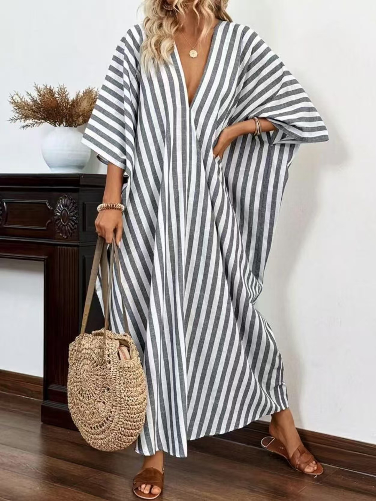 Franja gris y blanca.