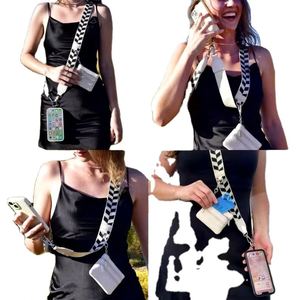 Lanière en polyester imprimée par sublimation, élégante et colorée pour les salons professionnels et les usages promotionnels - Product Image 3