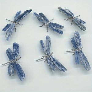 Ornement en cristal de Kyanite naturel sculpté à la main en forme de libellule, détails complexes des ailes, décoration intérieure en cristal, décoration libellule - Product Image 3