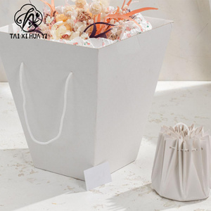 Bolsa de transporte de mano de ramo portátil trapezoidal grande, papel Kraft impermeable y reutilizable para flores frescas, embalaje de abrazo de rosas - Product Image 5