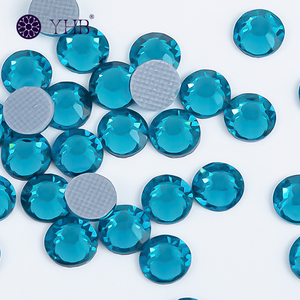 Pedras de Cristal Luxuosas para Aplicação em Roupas, Cristais de Hot Fix em Grande Quantidade - Product Image 1