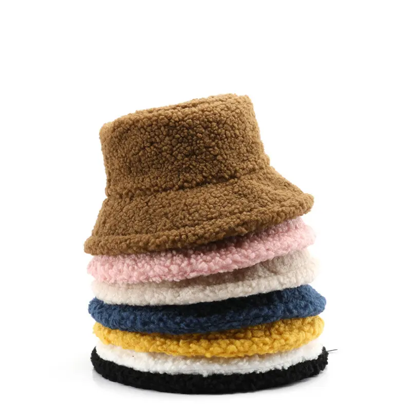 Chapeaux seau en peluche duveteux d'hiver à logo personnalisé Chapeaux Panama de haute qualité Casquette de pêcheur en laine d'agneau de couleur unie Tissu épais