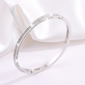 Bracciale in Acciaio al Titanio di Alta Qualità per Ragazze, Stile Raffinato con Diamanti che Non Cadono, Design Generoso e Alla Moda in Stile Ins Dorato - Product Image 3