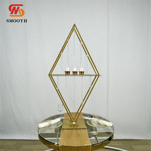 Fournisseur de décoration de mariage lisse, ornements de support à fleurs en métal doré, centre de table pour accessoires de mariage - Product Image 1