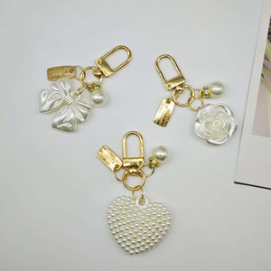 New Pearl Alloy Keychain for Women Creative Hollow Heart <b>Tag</b> Bag Charm for Her Aesthetic Earphone Case Pendant <b>Gift</b> Wholesale - Product Image 3