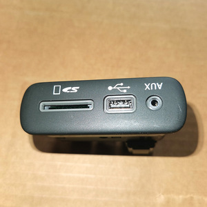 Connecteur de prise USB pour Dodge Challenger Charger 300C 68206384AC - Product Image 1
